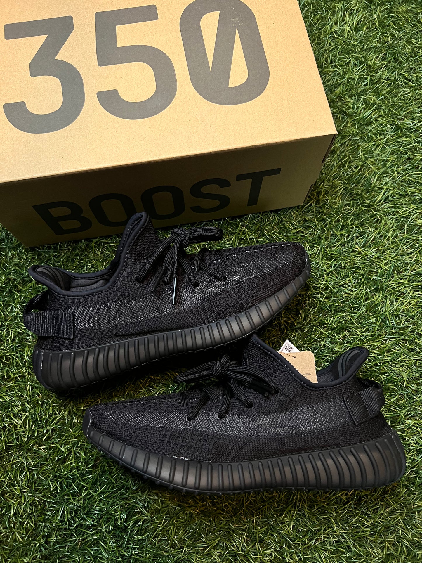 Yeezy 350 v2 Onyx