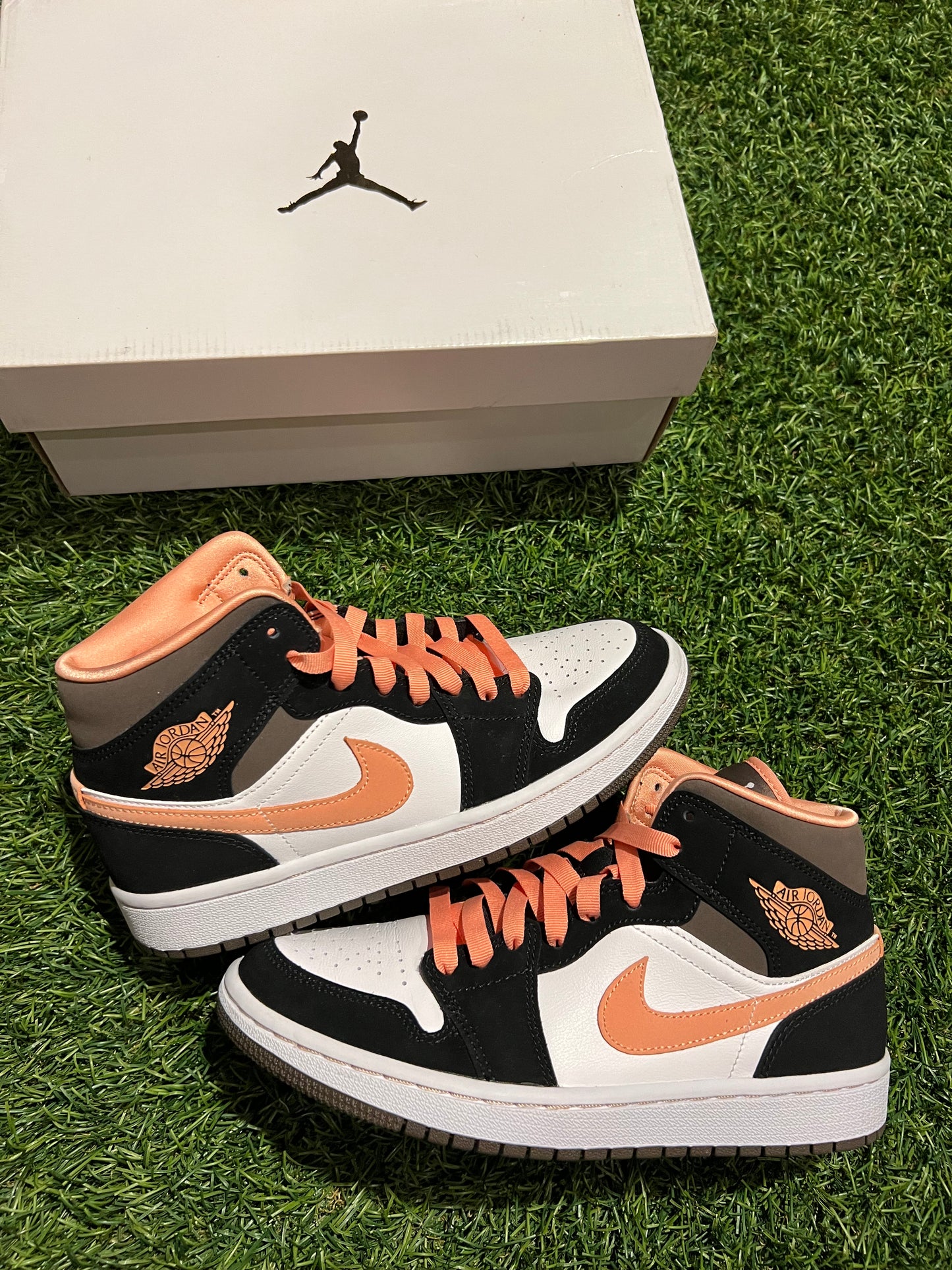 Jordan 1 Mid Peach Mocha