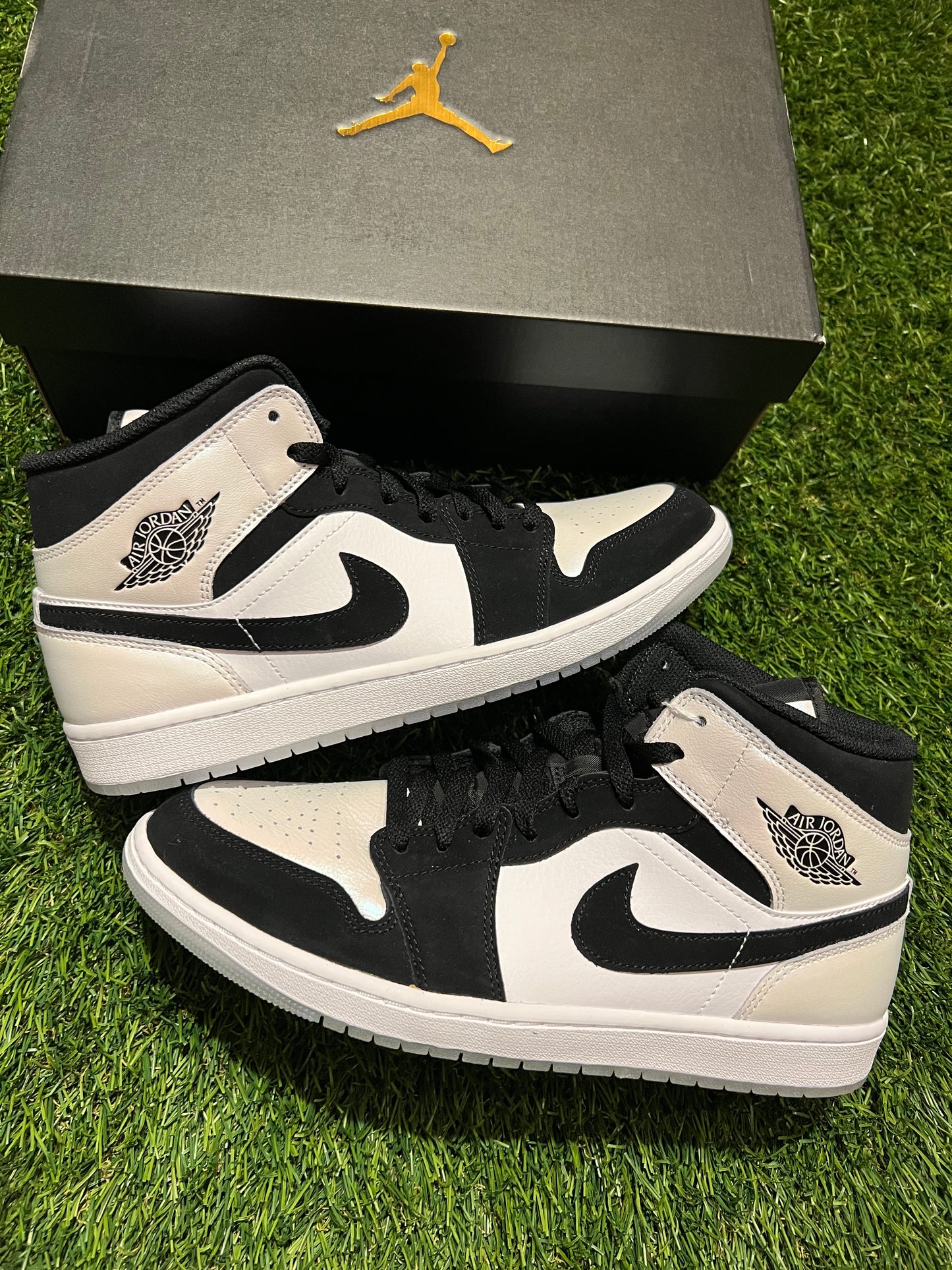 Jordan 1 Mid Diamond