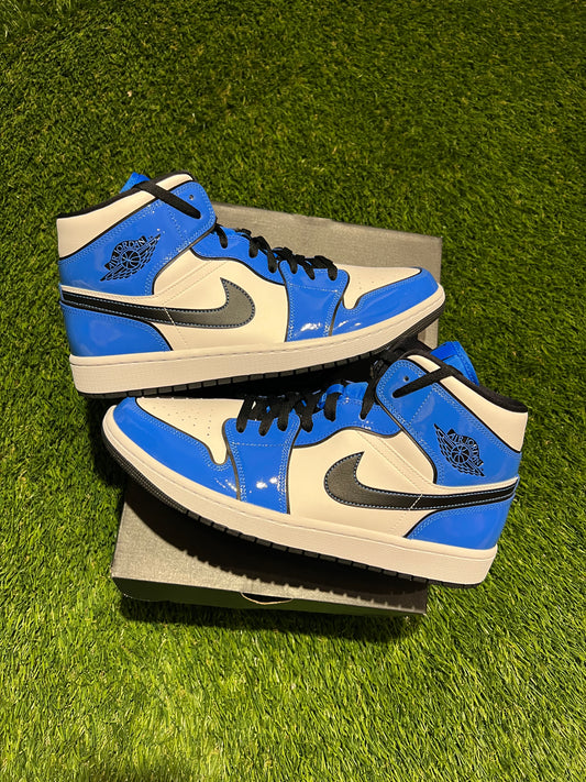 Jordan 1 Mid Signal Blue